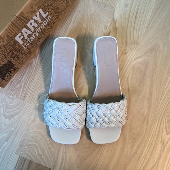 Heeled slides size 11 - Picture 4 of 4